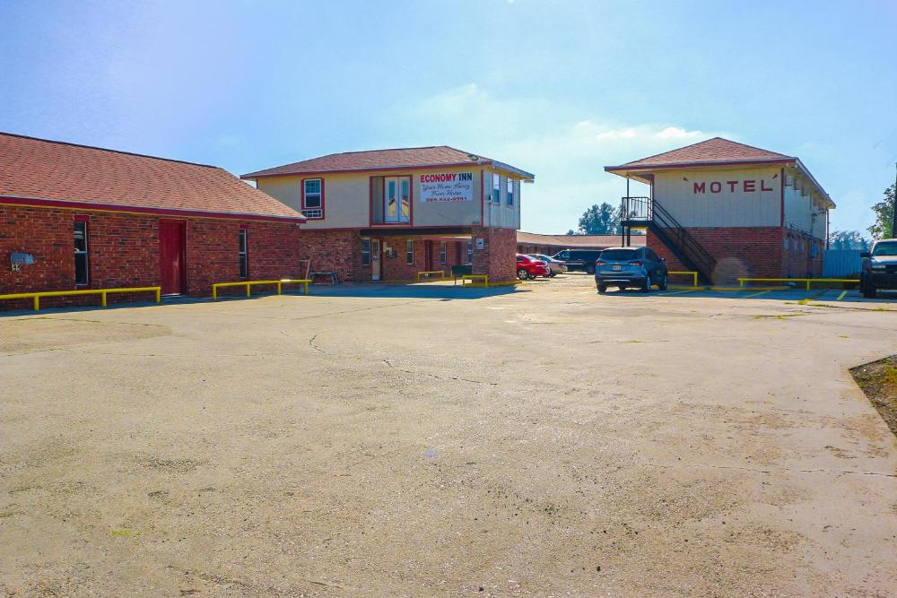 Economy Inn By OYO Lockport near Houma
